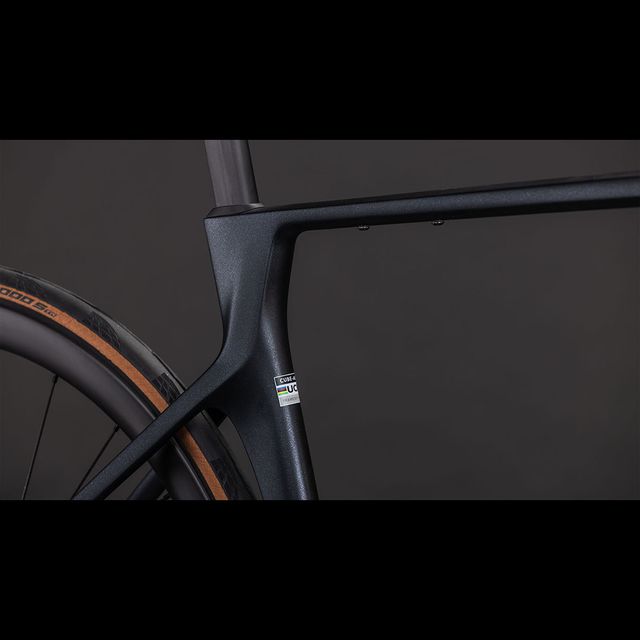 CUBE Agree C:62 SLX maantiepyörä